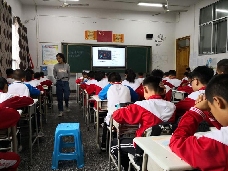 2 听取kaiyun官网实习生地理课.jpg